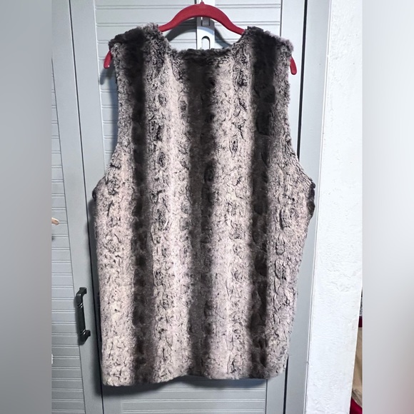 Betsey Johnson Faux Fur Fly Away Vest Size Large MSRP: $68.00 - Picture 8 of 15